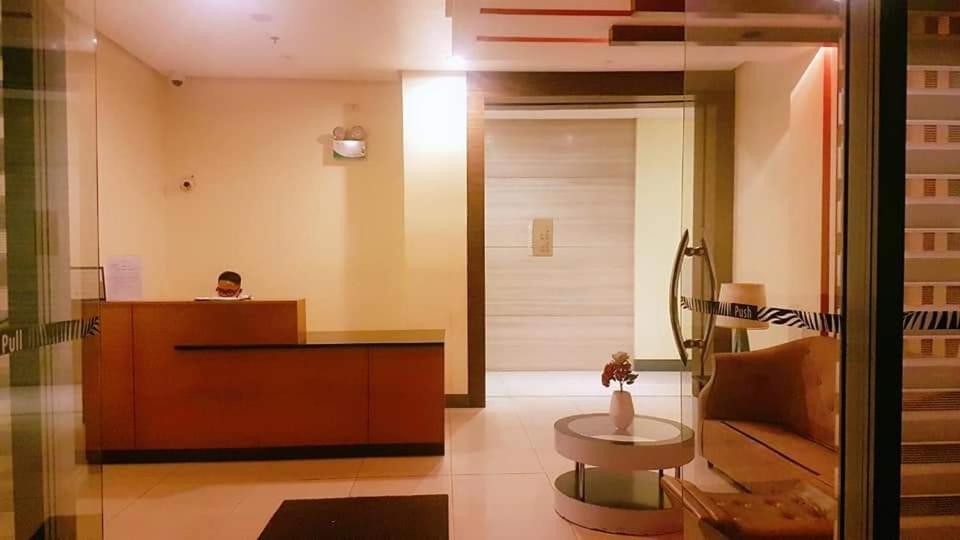 One Palm Tree Villas Condo Across NAIA Terminal 3 Manila Exterior foto